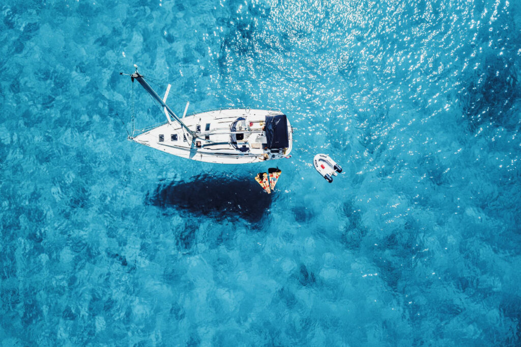 Jolly-beach-antigua-rentals-boats